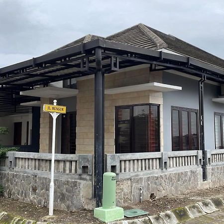 Royal Stay Yogyakarta Kalasan Exterior photo